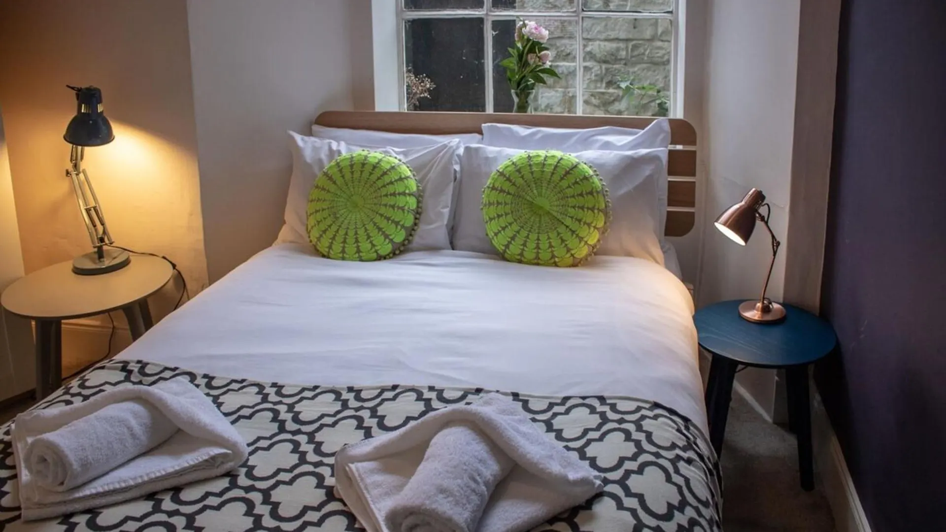 kontakty Beautifully Modernised New Town Home