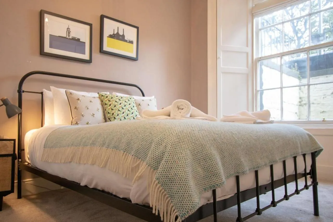Beautifully Modernised New Town Home Edinburgh 0*,