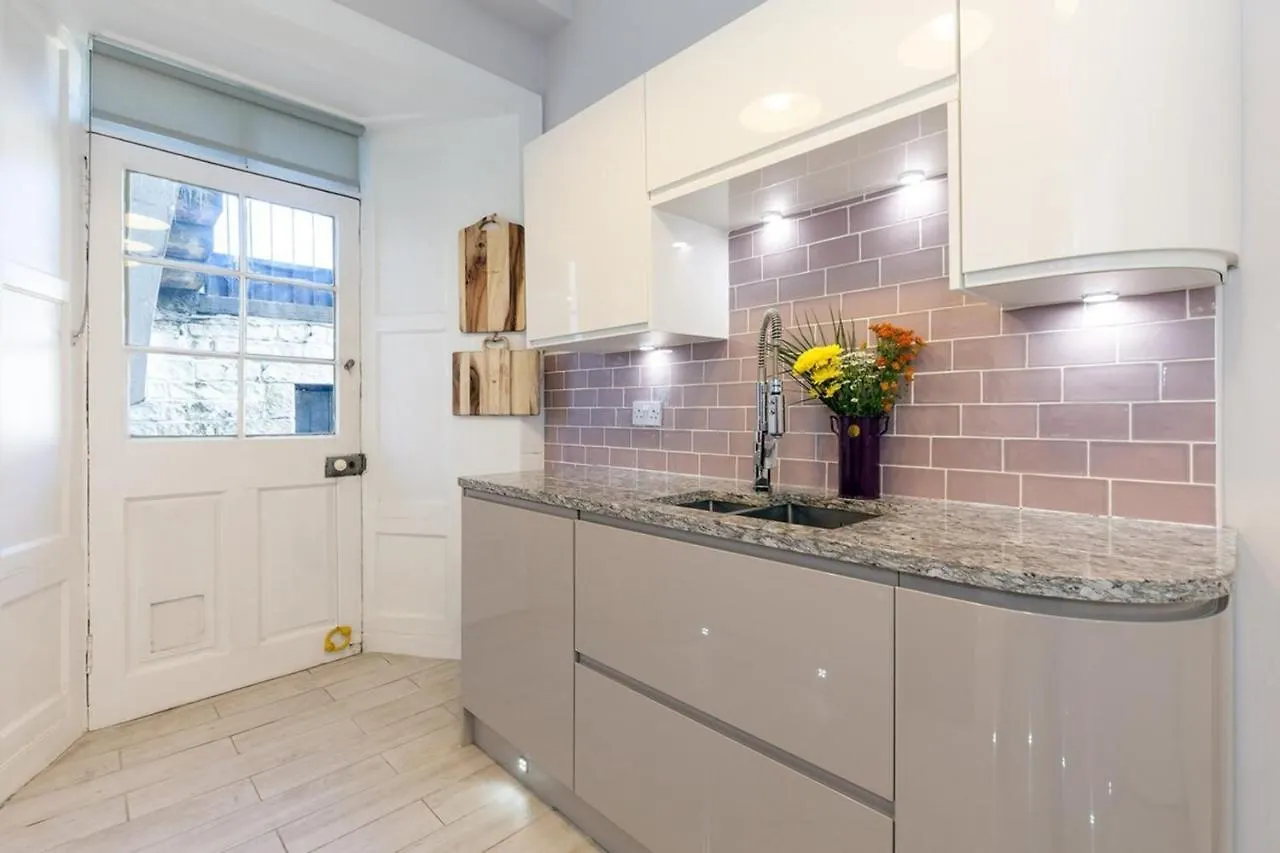 Beautifully Modernised New Town Home Edimburgo 0*,  Reino Unido