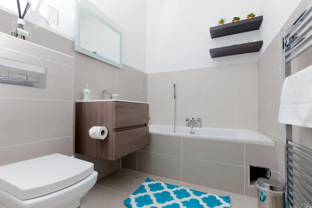 Beautifully Modernised New Town Home Edimburgo 0*,